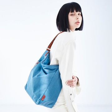 tripose漫遊系列垂墜感斜背包-大-湖畔藍