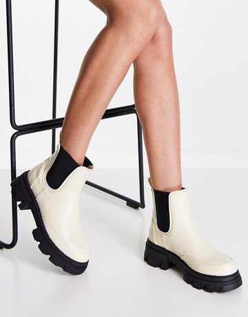 London Rebel chunky pull on chelsea boots in cream-White