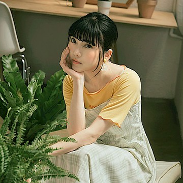 OB嚴選中大尺碼-彈力撞色滾邊短版上衣《AB19411》