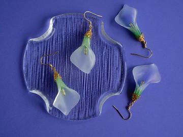 彩色百合耳針或耳夾