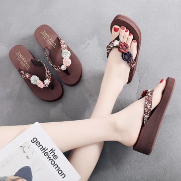 2025新款時尚外穿高跟拖鞋女夏坡跟厚底海邊人字拖沙灘夾腳涼拖鞋