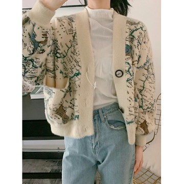 2021年秋冬鹽系海馬絨寬松慵懶顯瘦外套女設計感個性印花針織開衫