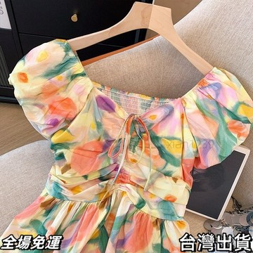 現.貨 2025碎花夏季上衣新款方領收腰印花泡泡襯衣襯衫法式油畵娃娃AA