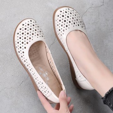 鏤空女鞋夏季2025新款軟底真皮鞋女涼鞋平底洞洞單鞋白色媽媽鞋子