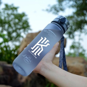 優之運動水杯塑料學生太空杯泡茶500ml防漏便攜健身水壺大容量1L  都市時尚