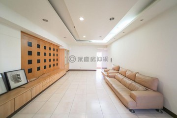 聯合醫院輕軌站旁大三房有車位｜高雄市鼓山區中華一路