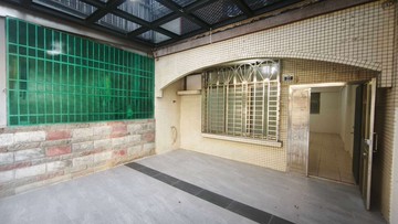 【大里塗城商圈透天｜4房2廳3衛｜門前車庫停車】｜台中市大里區三民二街