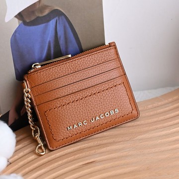 MARC JACOBS 馬克賈伯 浮雕 LOGO 卡片鑰匙零錢包.咖