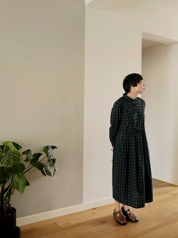 韓國經典藍綠格紋純棉 立領長袖立體拼接壓褶長版洋裝