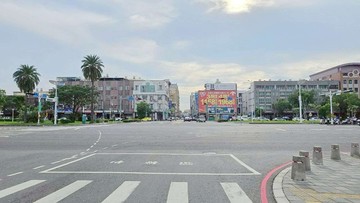 還在找店面嗎?真正俗☆前鎮雙捷運15米臨路金透店住｜高雄市前鎮區翠亨北路