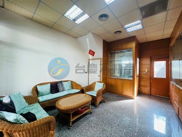 屏東市區三期多學區絕佳機能店住緊鄰高級大廈Z｜屏東縣屏東市公園東路