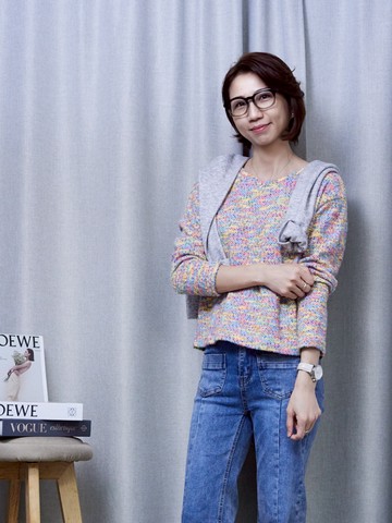 暖彩不張揚★一件就有好氣色的彩點針織上衣