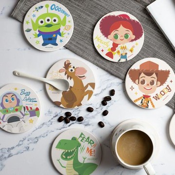 網狐家居-迪士尼Disney 玩具總動員4 珪藻土吸水杯墊 10x10 2入/組 正版授權 [現貨] 胡迪/翠絲/巴斯光年/三眼怪/熊抱哥/蛋頭夫妻