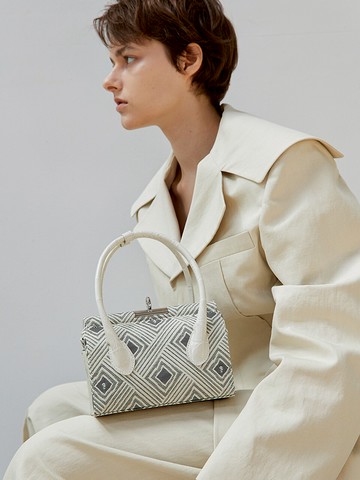 Mia Baggrass Jacquard
