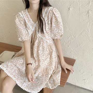 拼接花邊收腰小子溫柔連衣裙2022夏季法式V領設計少女粉碎花裙