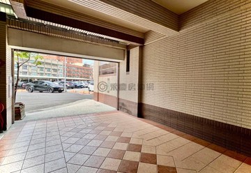 小港建成街 明亮面寬 4房車墅｜高雄市小港區建成街