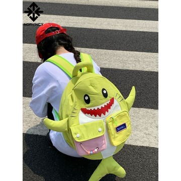 🔥台灣出貨🔥卡通可愛鯊魚大容量雙肩包男女大學生書包個性旅行揹包