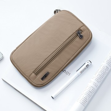 《TRAVELON》防盜旅遊護照包(沙棕)