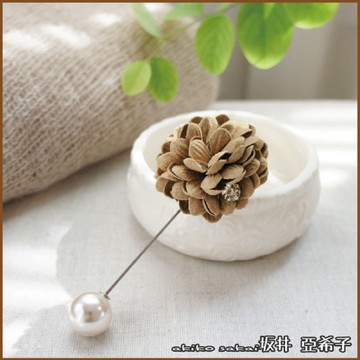 『坂井．亞希子』深藏的爱立體雛菊造型胸針
