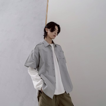 QUEENSHOP_ S 短袖 男裝 肩剪接側開衩工裝襯衫 兩色售 M-XL 現+預 【01025578】