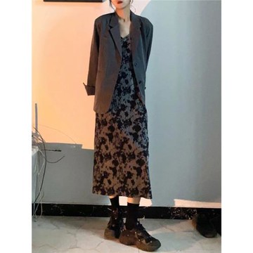 2025年早秋新款法式高級感碎花連衣裙溫柔設計感港風氣質兩件套裝