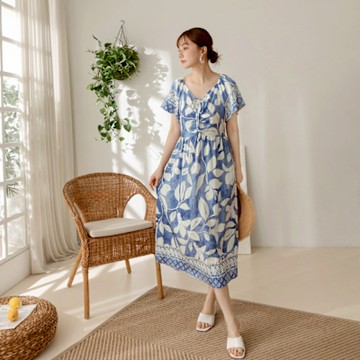 OB嚴選中大尺碼-度假感印花胸前抽繩抓皺傘袖洋裝《DA10418》