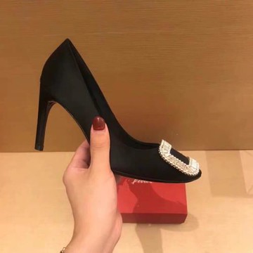 2025新款妮妮同款水鉆方扣單鞋女細跟網紅百搭軟底中跟圓頭高跟鞋