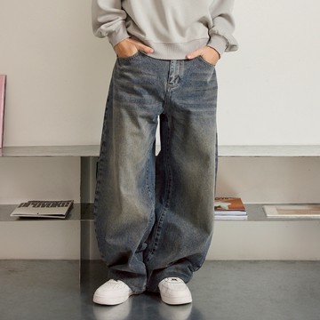 LAKING_洗舊彎刀寬鬆牛仔長褲