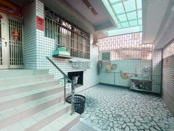 近軟園6.8米大面寬9米活路臨路邊間別墅｜台中市大里區公園街