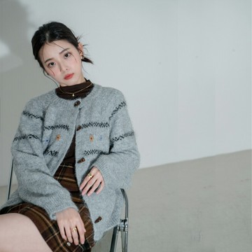 現貨★限時下殺$799★MIUSTAR混紡小花毛線刺繡牛角排釦毛料針織外套(共3色)1105【NP3155】