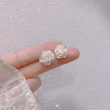 一念 925純銀白色玫瑰花耳釘女養耳洞耳棒氣質時尚耳飾2024年新款