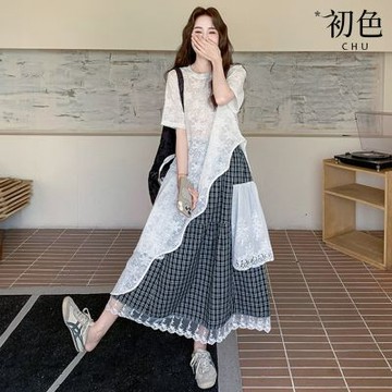 初色 休閒風不規則衣擺圓領短袖蕾絲斜T恤上衣女上衣+格紋拼接中長裙半身裙套裝-白衣格紋裙-50220(M-XL可選)