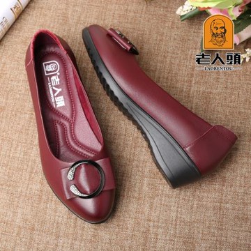 老人頭真皮坡跟單鞋女新款春秋季平底黑色軟底軟皮中年媽媽小皮鞋