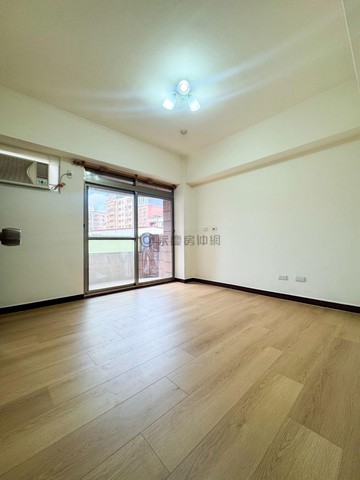 巨城商圈,屋主參考實登開價，採光四房+平車｜新竹市東區中央路