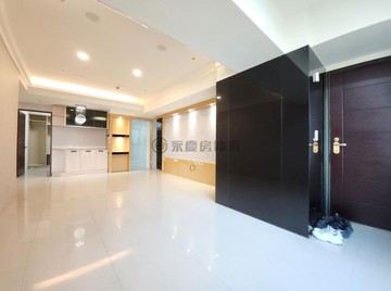 稀有釋出◆亞灣國艷中高樓層景觀三房車位｜高雄市前鎮區鄭和南路