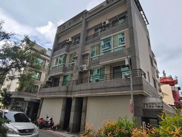 駁二輕軌站旁{大面寬}車庫別墅｜高雄市鼓山區鼓山一路