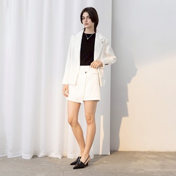 【MASTINA】霧緞不規則檔片短褲 黑 白