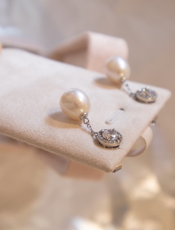 925純銀10.5-11mm 天然橢圓淡水珍珠華麗閃石垂釣耳環