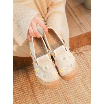 老北京布鞋女新款精美可愛立體繡花一腳蹬百搭舒適透氣軟底大頭鞋