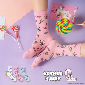 艾絲樂小兔聯名-滿版英文配件中筒襪 粉底粉兔 R0021 MIT台灣製造