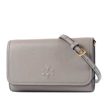 TORY BURCH THEA 浮雕LOGO荔枝紋斜背WOC包-大象灰/附活動式證件零錢包