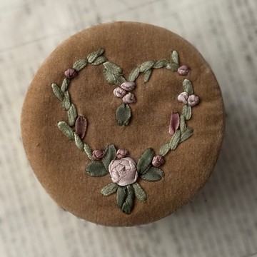 50523-迷人法國絲絨面手工緞帶刺繡立體花卉收納盒