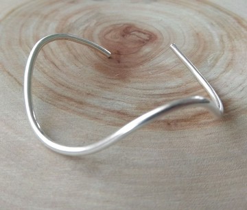 999純銀手鐲, 轉個彎, 實心圓線, 開口