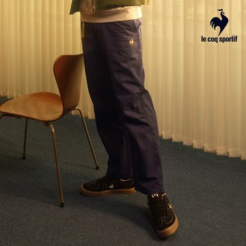 【LE COQ SPORTIF 法國公雞】男款藏青色平織運動長褲LWW81276