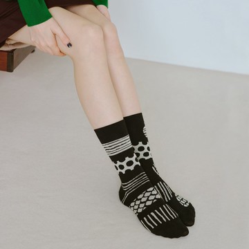 MOC016 Snow Road 雪間小路不對稱抽象藝術有機棉襪