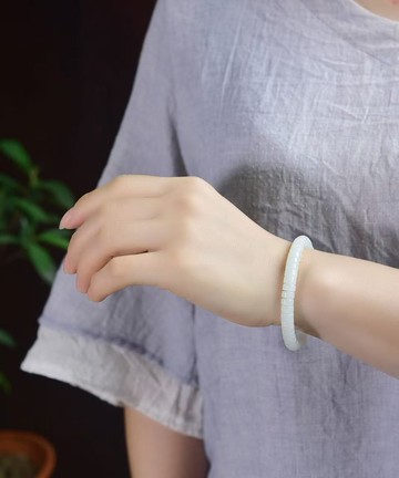 和田玉羊脂玉直切手鏈 寓意 吉祥如意 雕工精緻 上身簡單大方