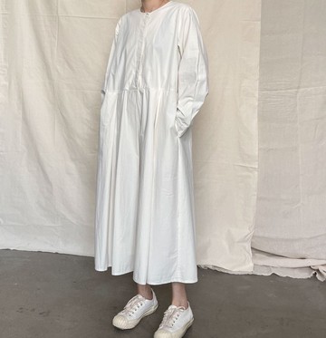 復古剪裁襯衫裙 | 工字褶腰線與寬鬆廓形 | 套頭圓領日系長裙