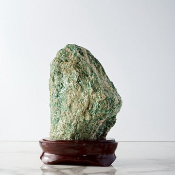 綠雲母｜調和空間能量 舒緩 愛 穩定支持 空間擺件 附木座 含座1164g S25BO25-28