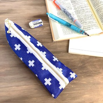 【十字紋】畳緣 四面錐型 筆袋 藍色 北歐 十字 花紋