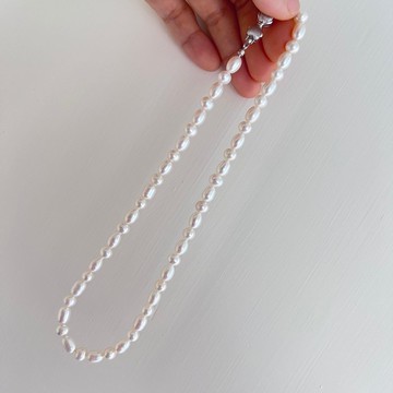 純白緞語 天然白色淡水珍珠復古蝴蝶扣項鍊